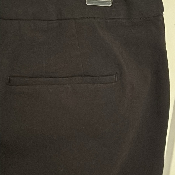 NWOT White House Black Market stretchy shorts, size 8 - Picture 8 of 8